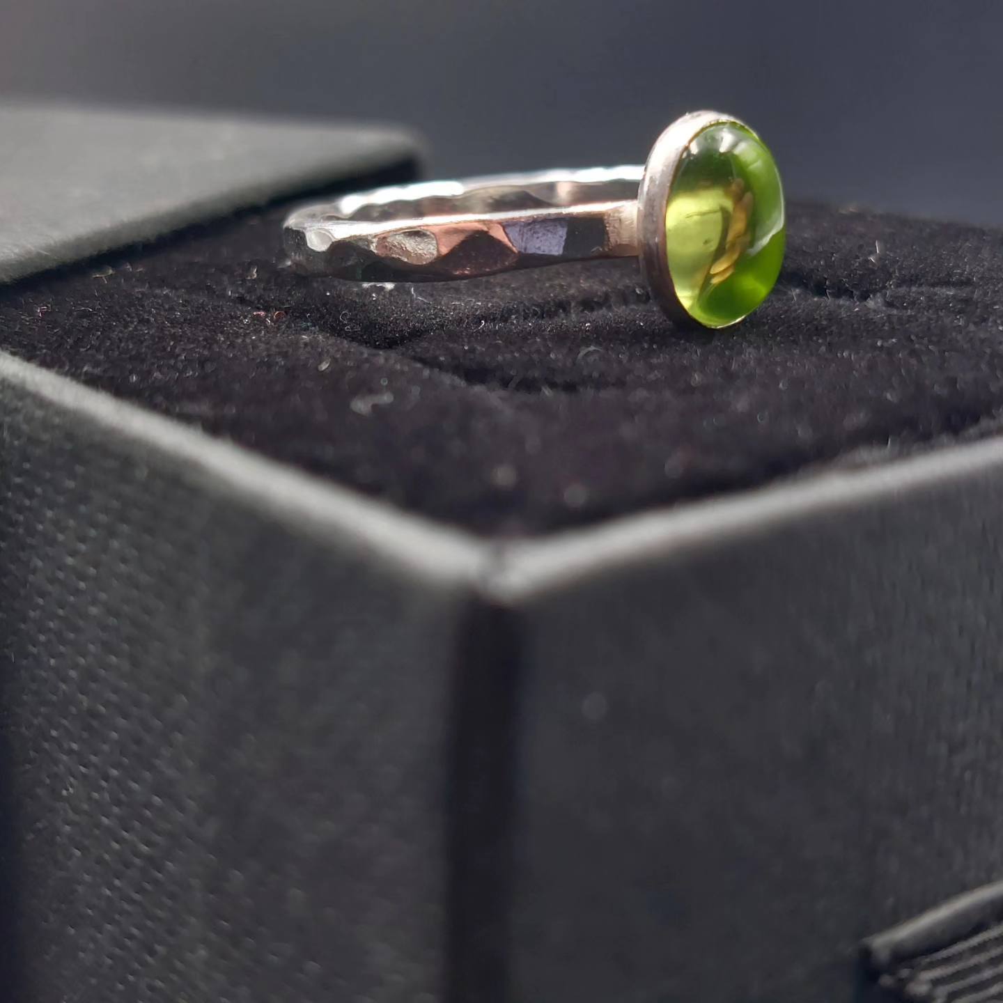 Oval peridot ring