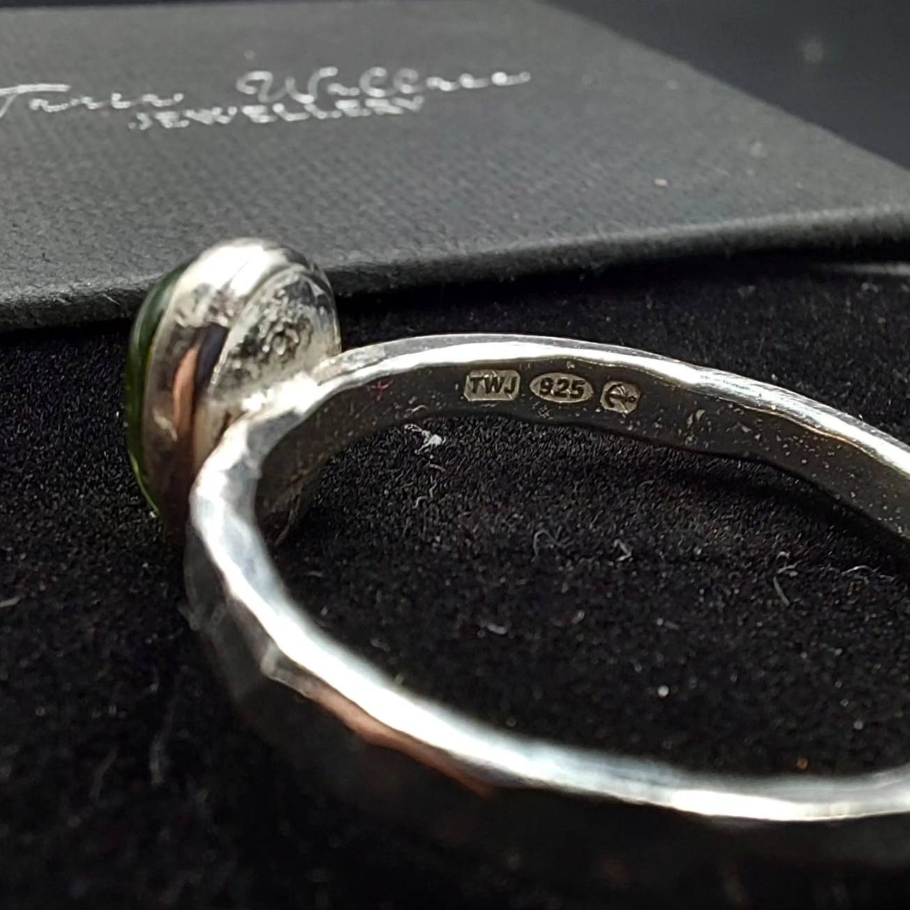 Oval peridot ring