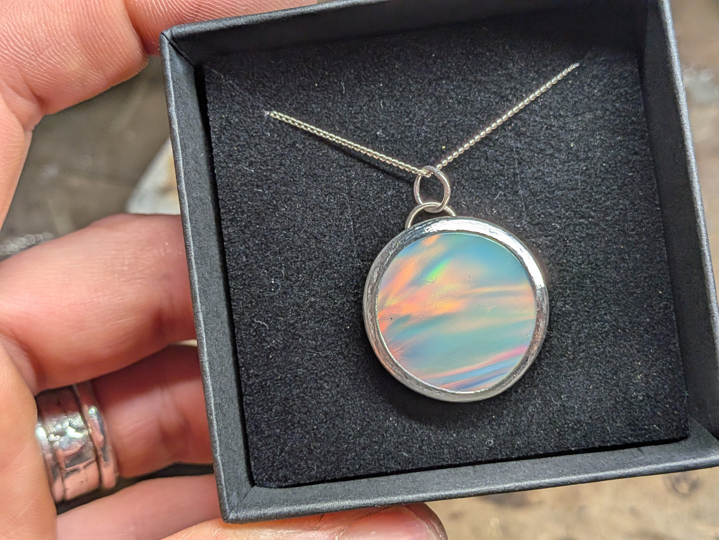 Aurora Opal Disc Pendat