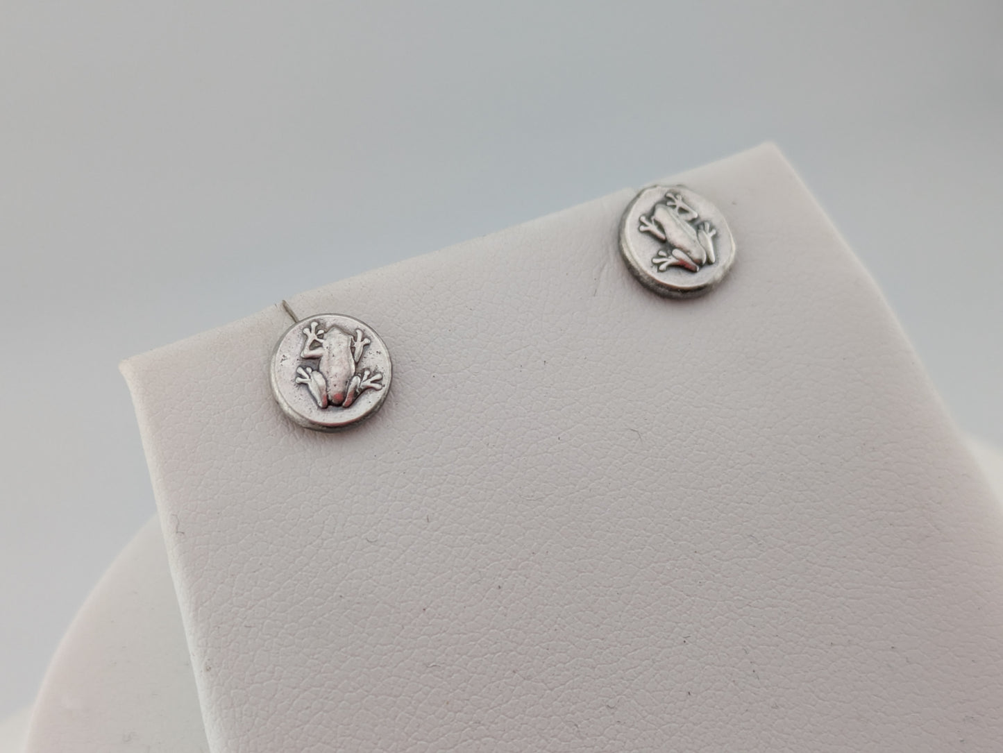 Frog Studs