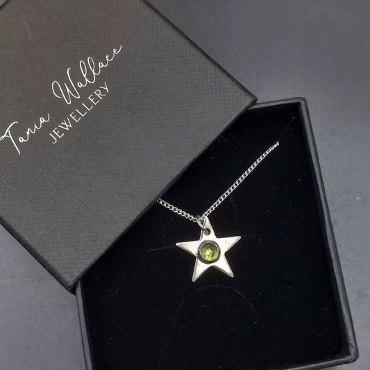 Star pendant set with peridot gemstone